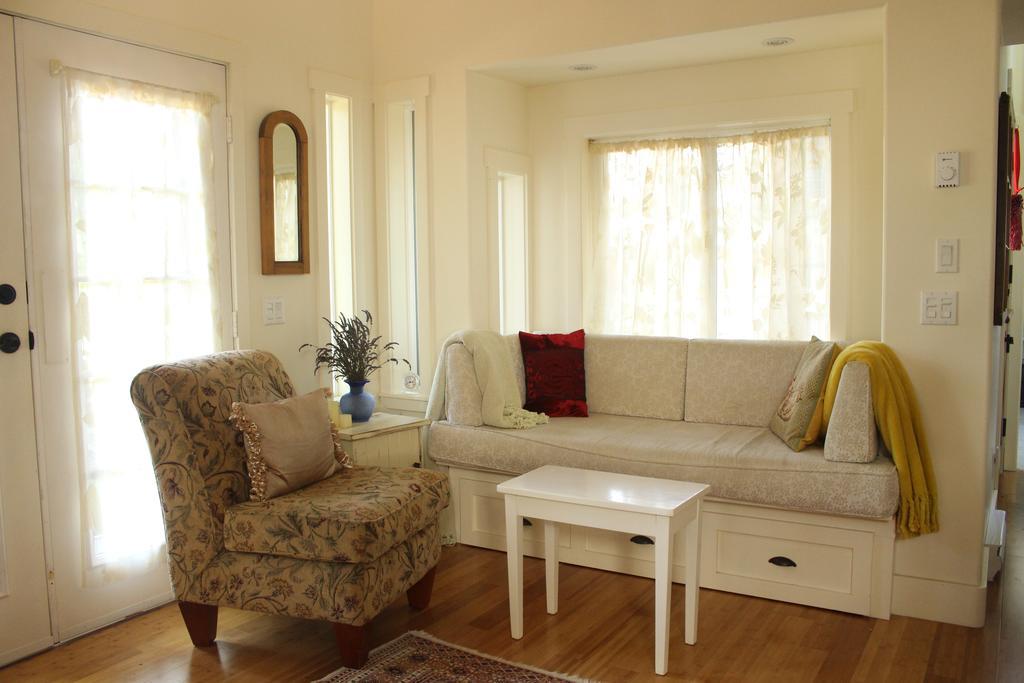 Thistle Dew Cottage Ganges Room photo