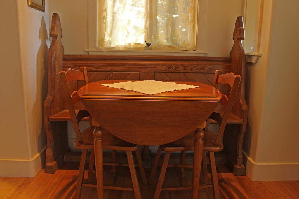 Thistle Dew Cottage Ganges Room photo